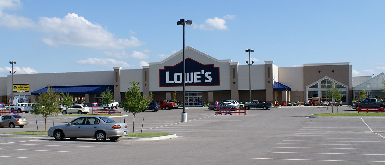 Lowe's Home Improvement in Mustang